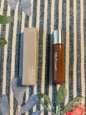 R.E.M BEAUTY LIP PLUMPING LIP GLOSS - AWAY MESSAGE